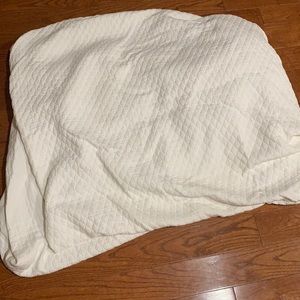 West elm white queen duvet cover. Great used condition.